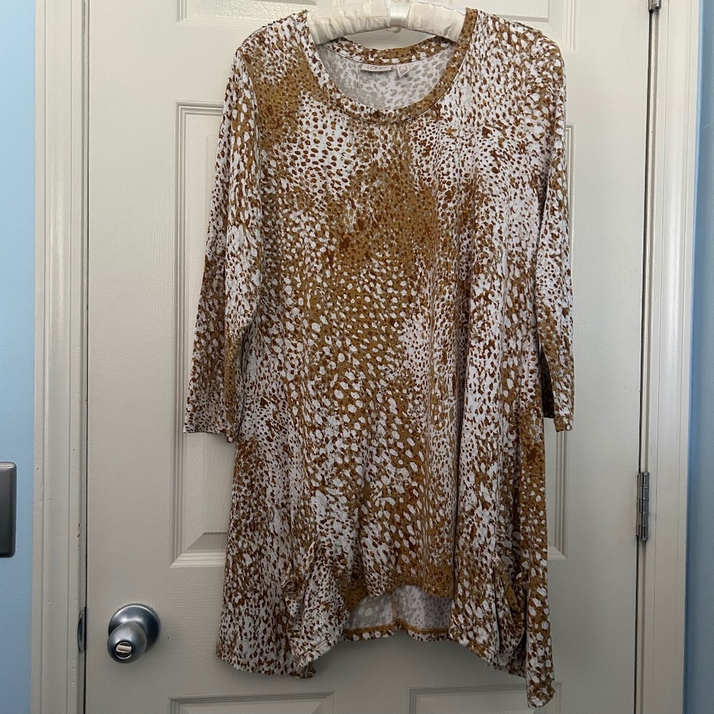 LOGO Lori Goldstein Multi Color Caramel Brown, White Animal Print Tunic Sz L EUC